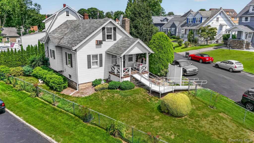47 Woodland Avenue, Rye, NY 10573 - Photo 2 of 40