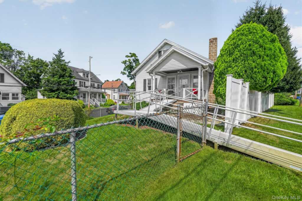 47 Woodland Avenue, Rye, NY 10573 - Photo 3 of 40