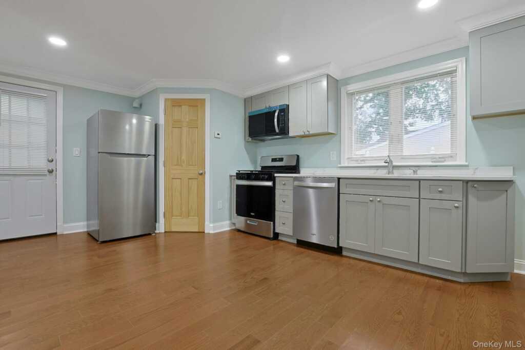 118 Grove Street, Pearl River, NY 10965 - Photo 14 of 25