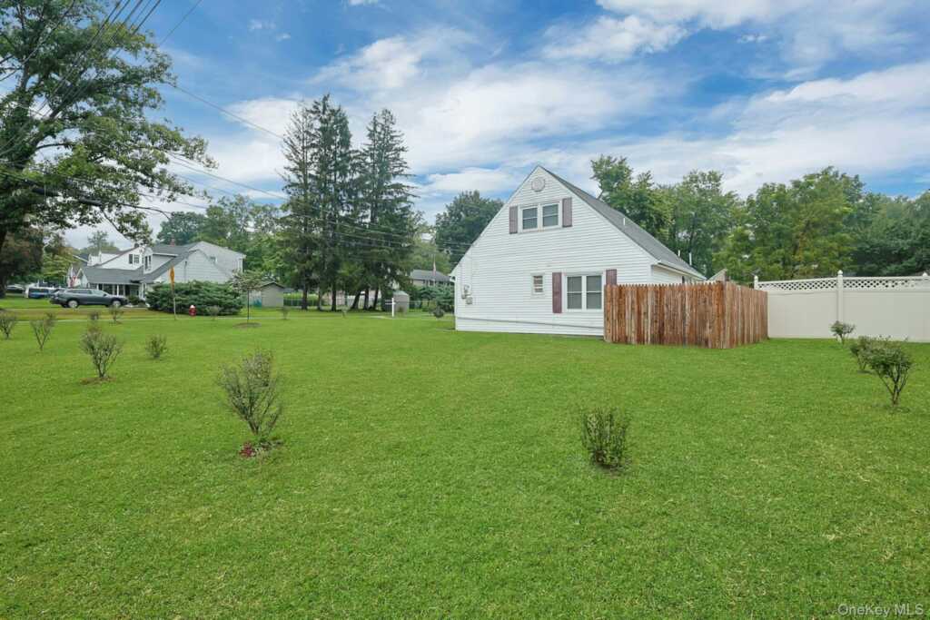 118 Grove Street, Pearl River, NY 10965 - Photo 4 of 25