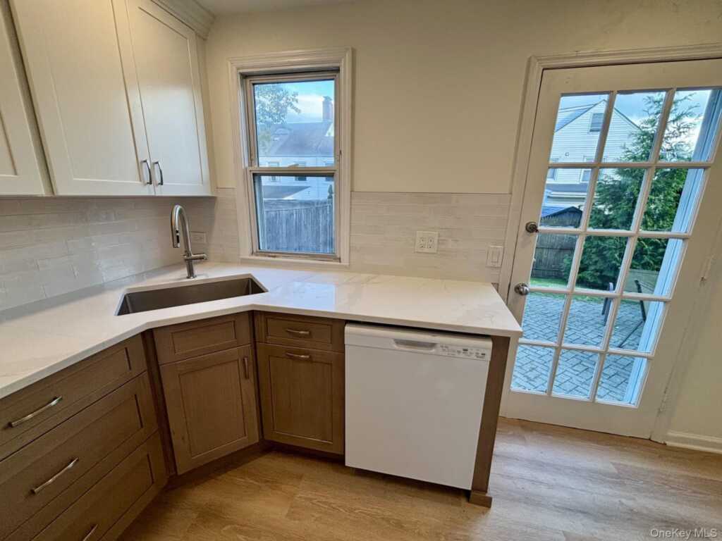 14 Lee Court, Unit #14, New Rochelle, NY 10805 - Photo 6 of 15