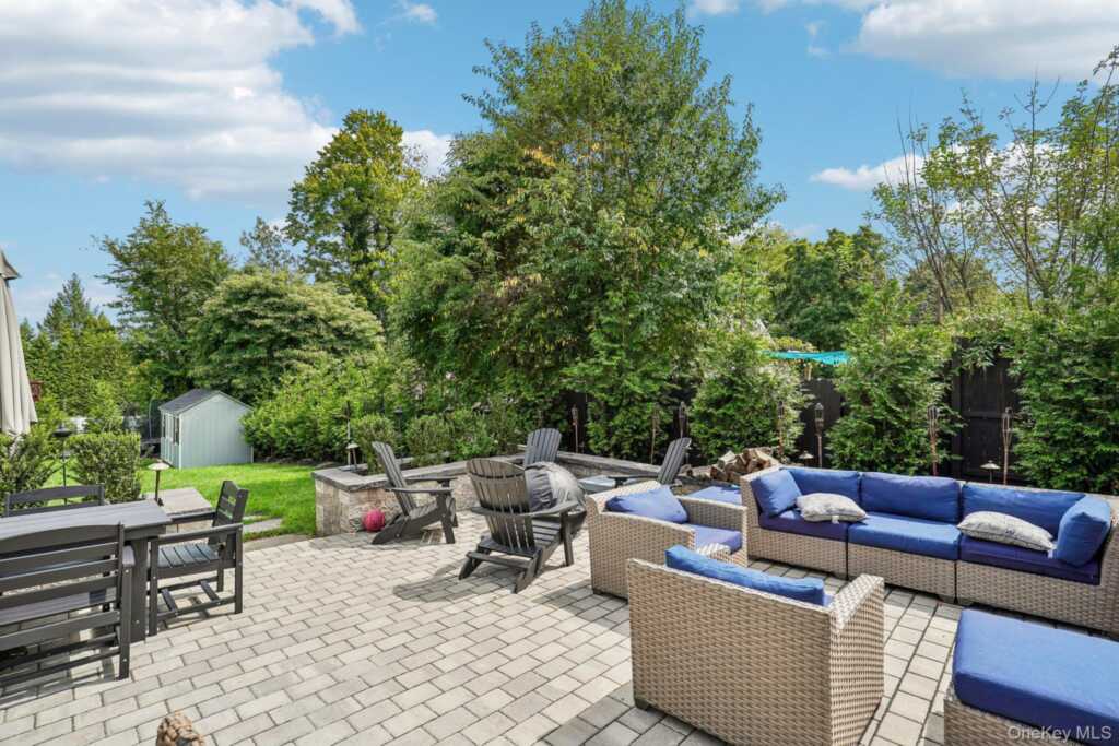 27 Pierce Street, Nanuet, NY 10954 - Photo 2 of 33