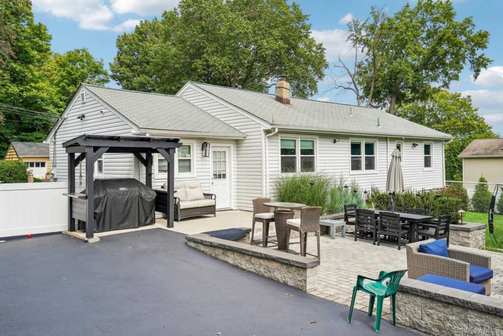27 Pierce Street, Nanuet, NY 10954 - Photo 30 of 33