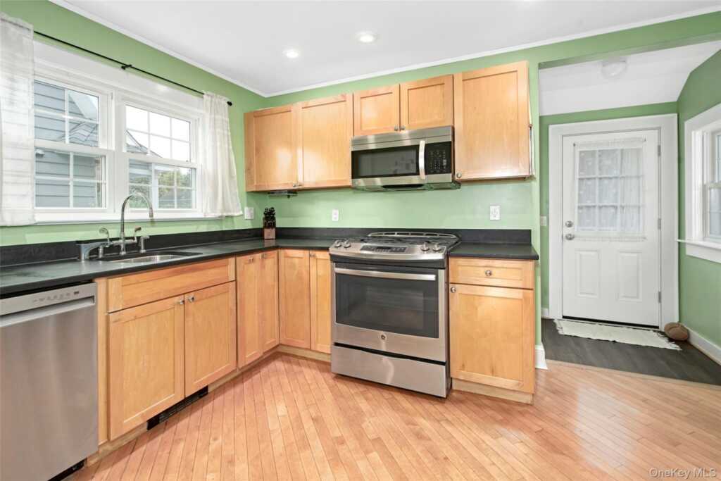 59 Adams Avenue, Rye, NY 10573 - Photo 19 of 35