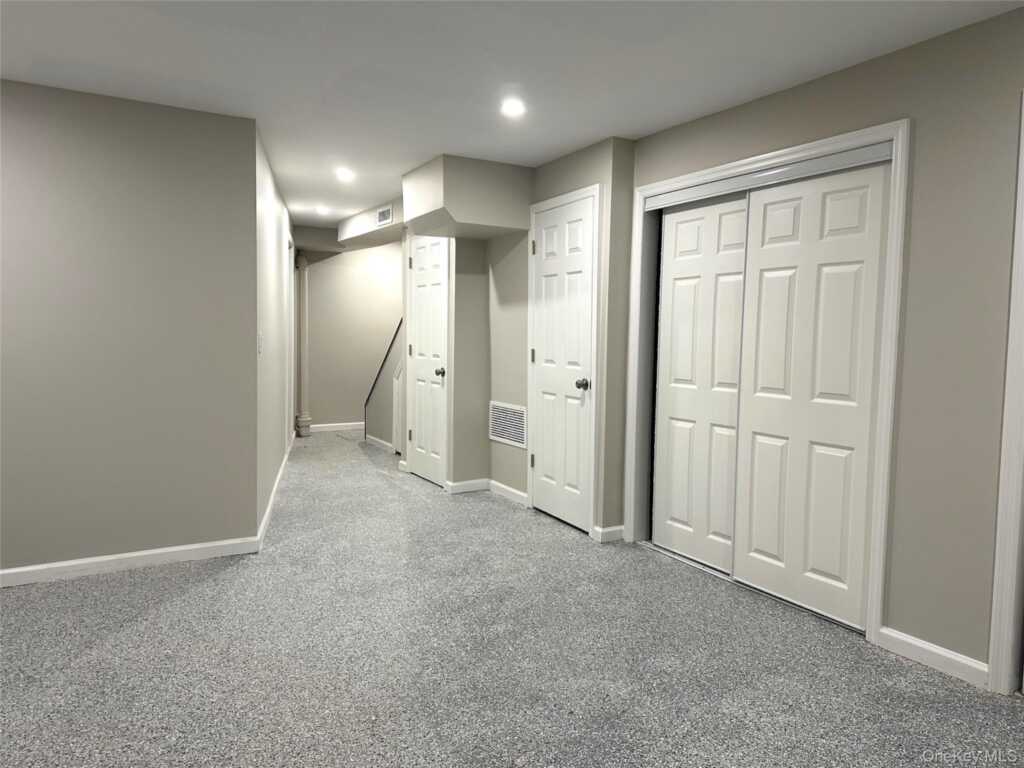 33 Roanoke Avenue, Rye, NY 10573 - Photo 8 of 12
