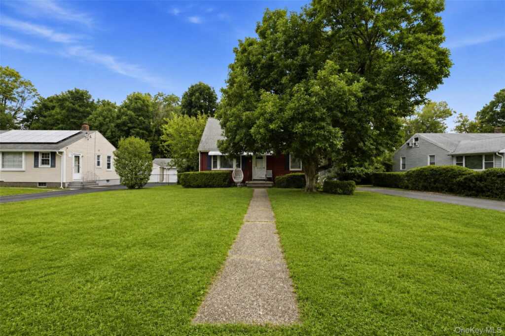 7 Caravella Lane, Nanuet, NY 10954 - Photo 1 of 24