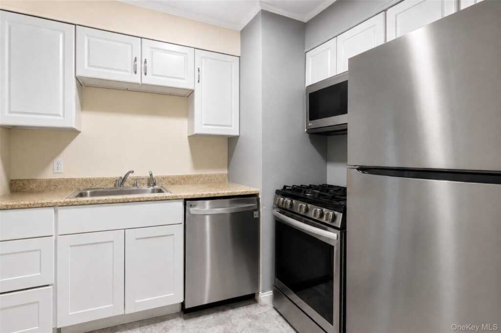 7 Caravella Lane, Nanuet, NY 10954 - Photo 4 of 24