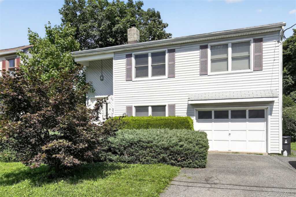 131 Frank Avenue, Rye, NY 10543 - Photo 2 of 29