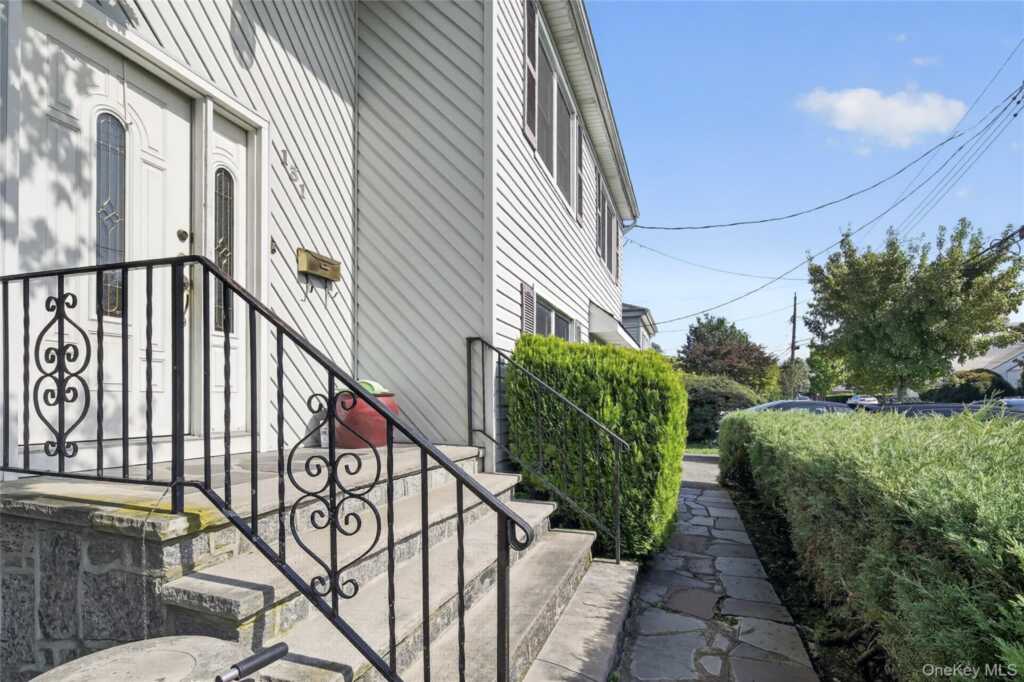 131 Frank Avenue, Rye, NY 10543 - Photo 3 of 29