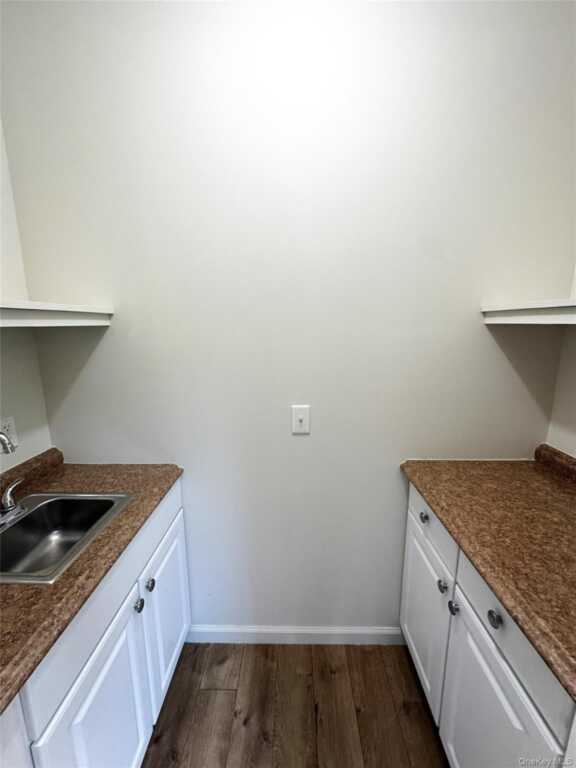 282 N Middletown Road, Pearl River, NY 10965 - Photo 10 of 28