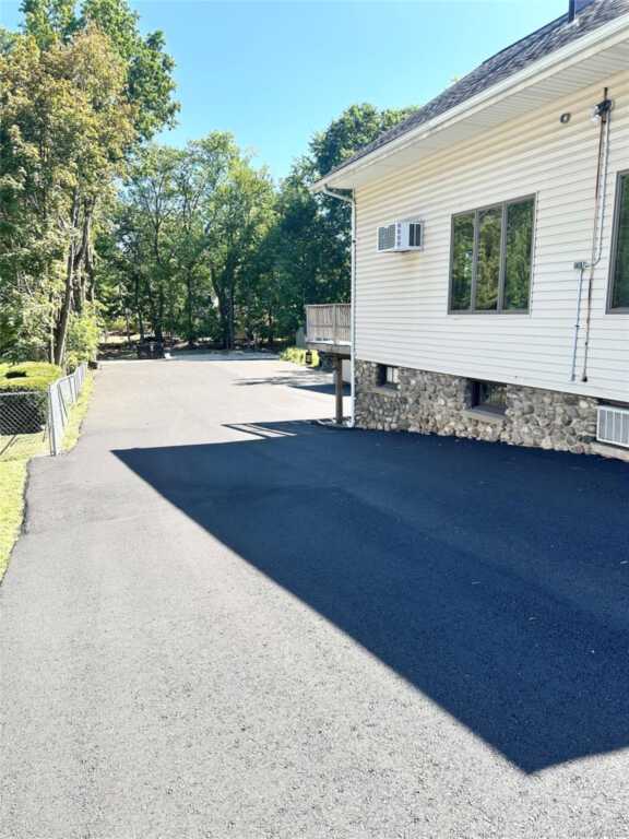 282 N Middletown Road, Pearl River, NY 10965 - Photo 2 of 28