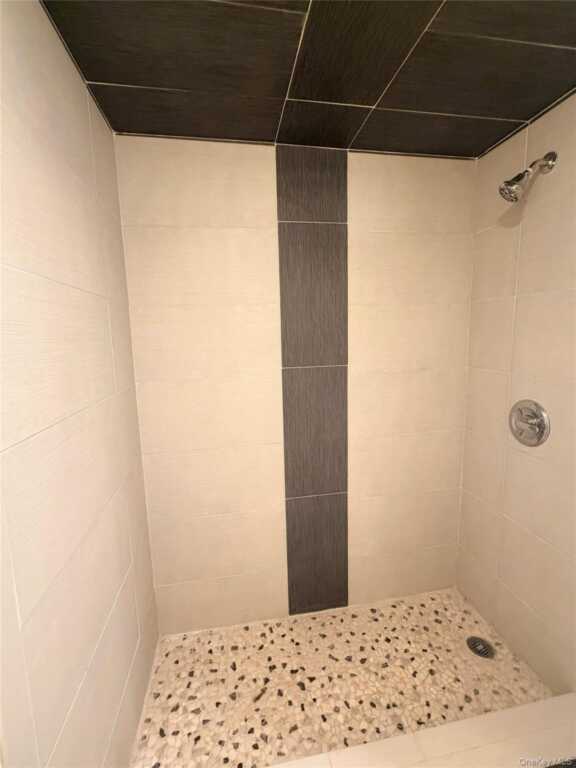 282 N Middletown Road, Pearl River, NY 10965 - Photo 20 of 28