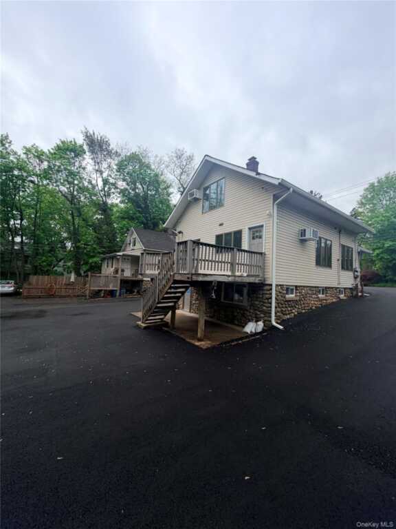 282 N Middletown Road, Pearl River, NY 10965 - Photo 24 of 28