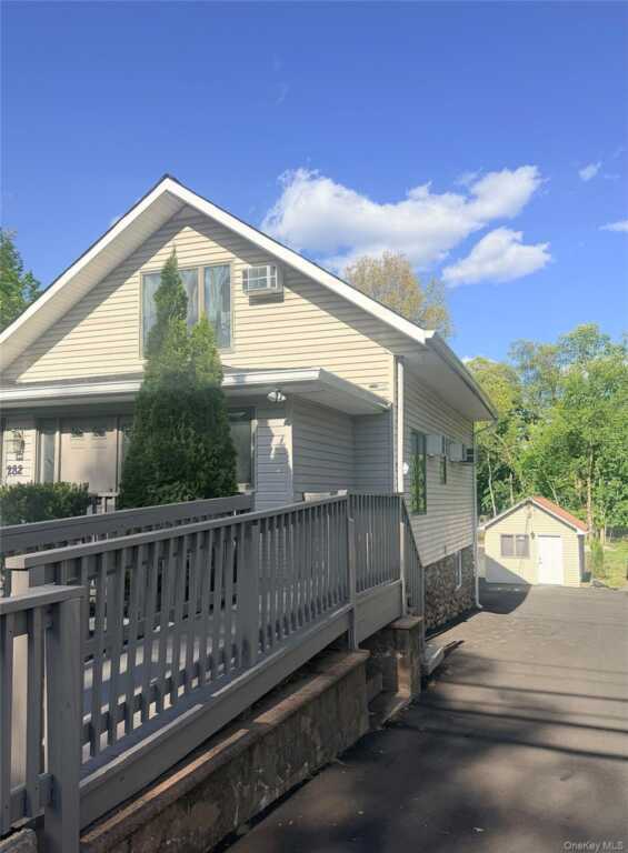282 N Middletown Road, Pearl River, NY 10965 - Photo 4 of 28