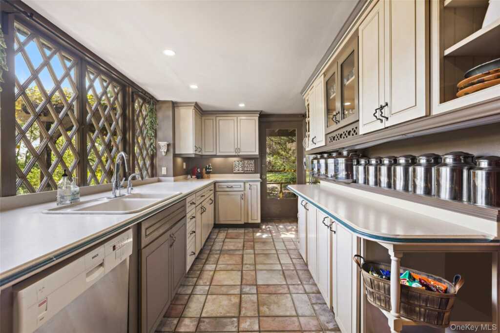 924 Route 9W, Nyack, NY 10960 - Photo 12 of 41