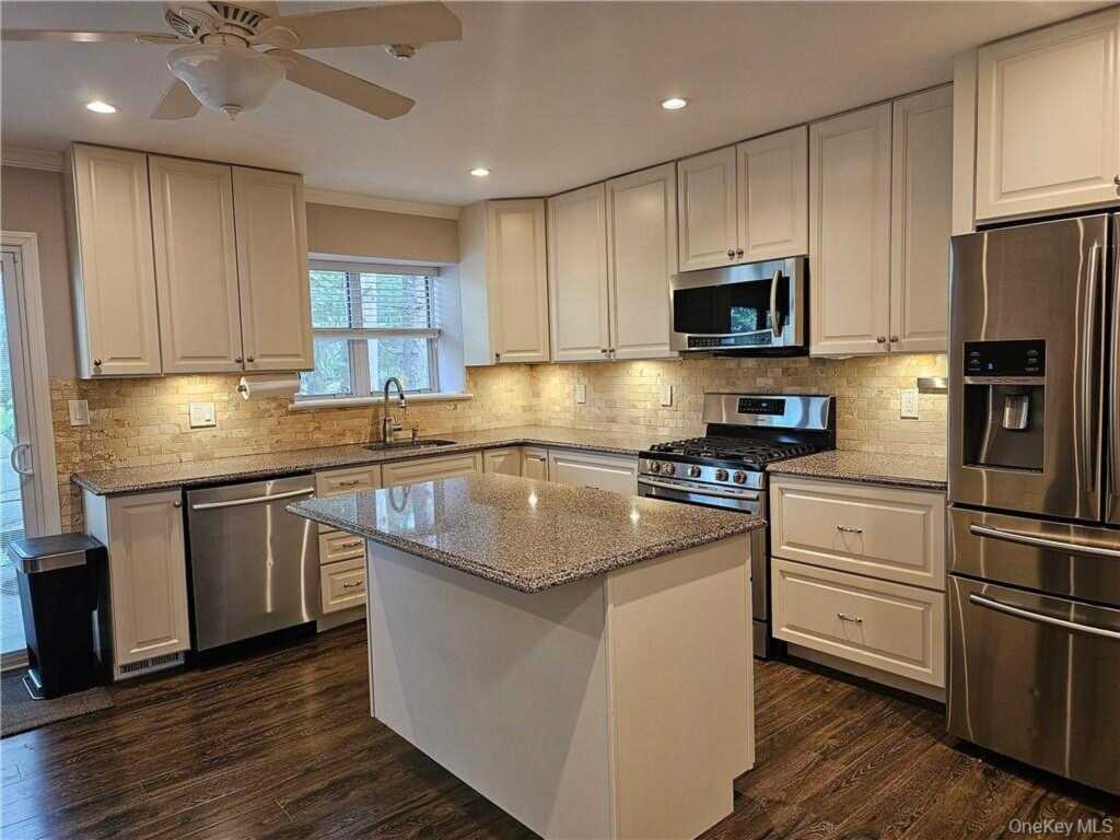 1 Kensington Court, Nanuet, NY 10954 - Photo 12 of 25