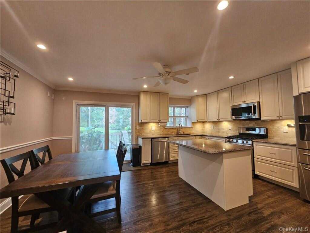 1 Kensington Court, Nanuet, NY 10954 - Photo 13 of 25