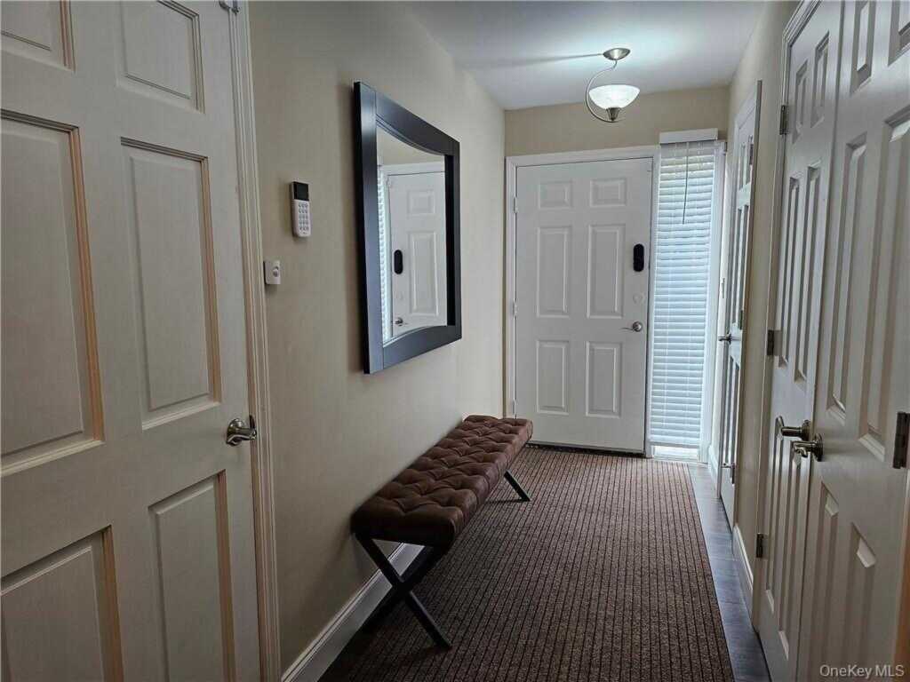 1 Kensington Court, Nanuet, NY 10954 - Photo 4 of 25