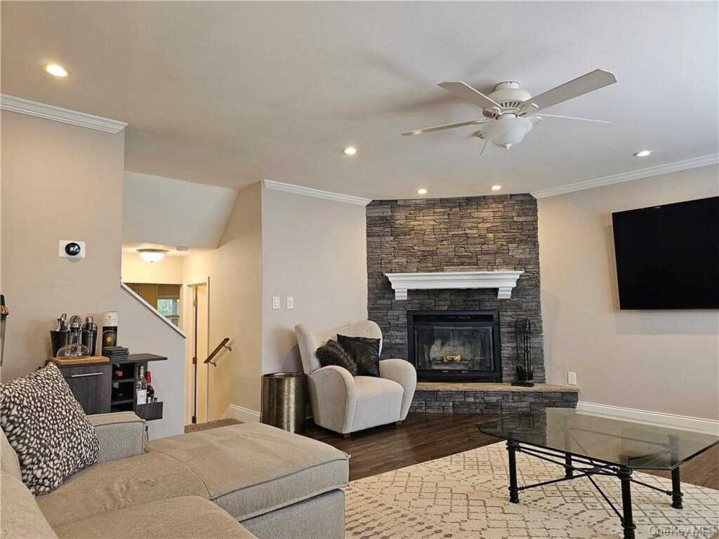 1 Kensington Court, Nanuet, NY 10954 - Photo 8 of 25