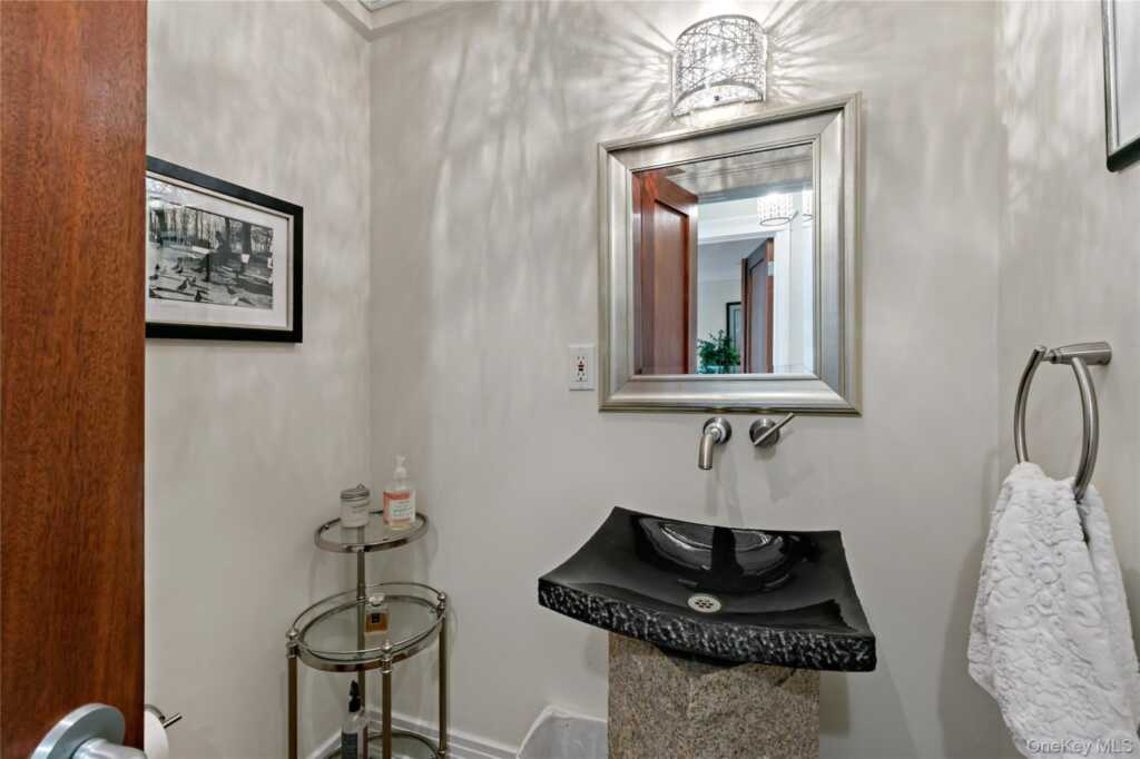 50 Echo Bay Drive, New Rochelle, NY 10805 - Photo 12 of 50