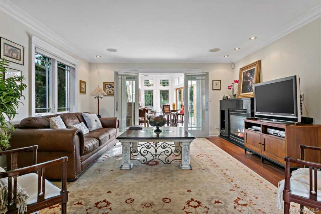 50 Echo Bay Drive, New Rochelle, NY 10805 - Photo 13 of 50
