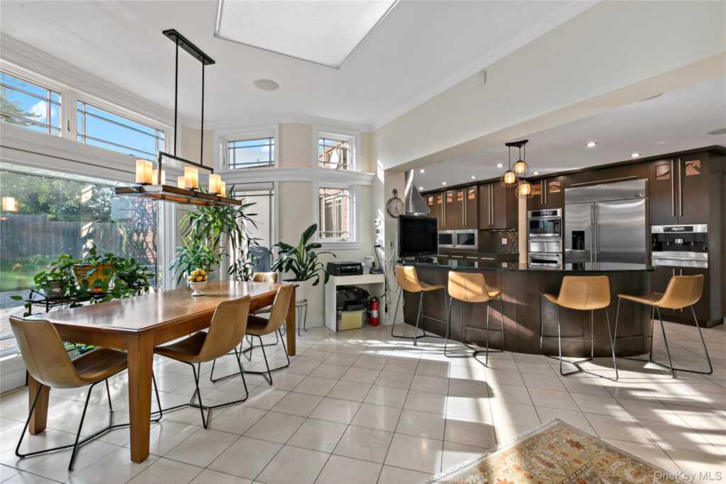 50 Echo Bay Drive, New Rochelle, NY 10805 - Photo 18 of 50