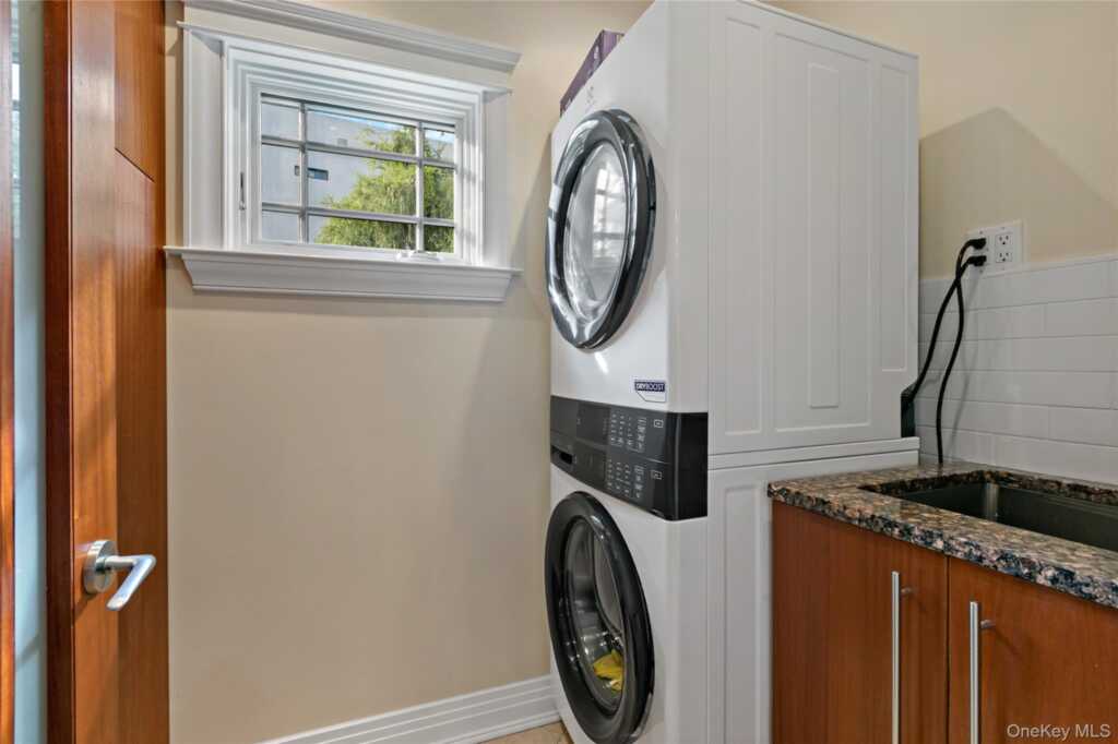 50 Echo Bay Drive, New Rochelle, NY 10805 - Photo 24 of 50