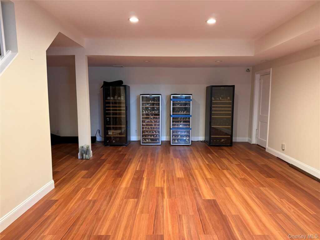 50 Echo Bay Drive, New Rochelle, NY 10805 - Photo 26 of 50