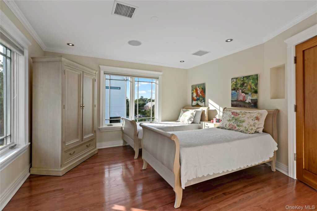 50 Echo Bay Drive, New Rochelle, NY 10805 - Photo 37 of 50