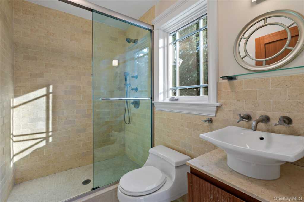 50 Echo Bay Drive, New Rochelle, NY 10805 - Photo 38 of 50