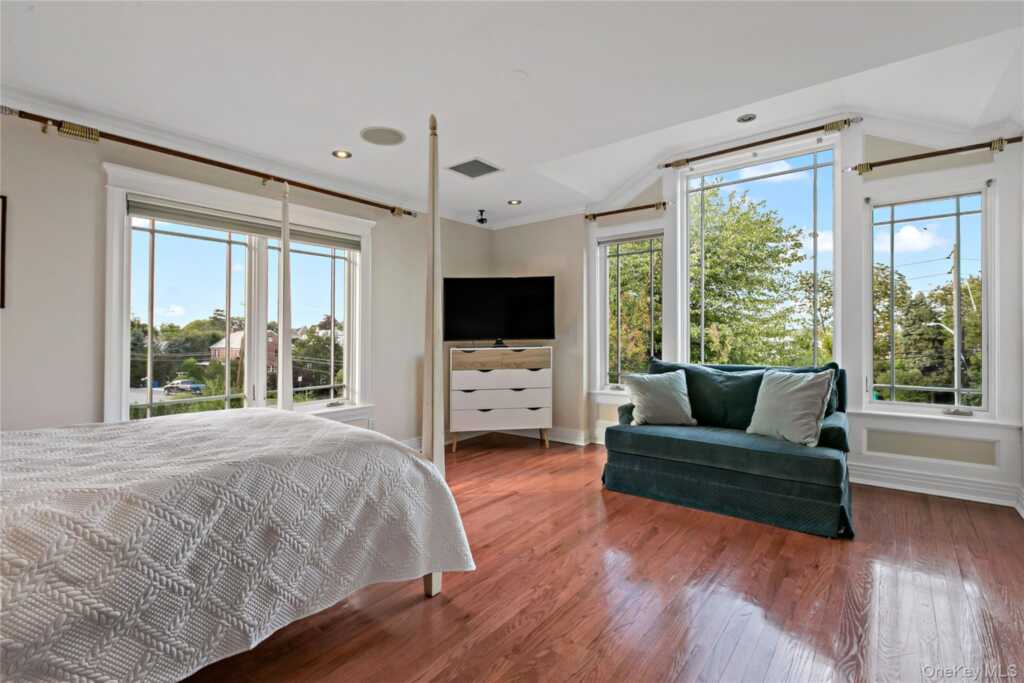 50 Echo Bay Drive, New Rochelle, NY 10805 - Photo 39 of 50