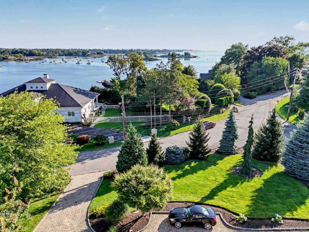 50 Echo Bay Drive, New Rochelle, NY 10805 - Photo 4 of 50