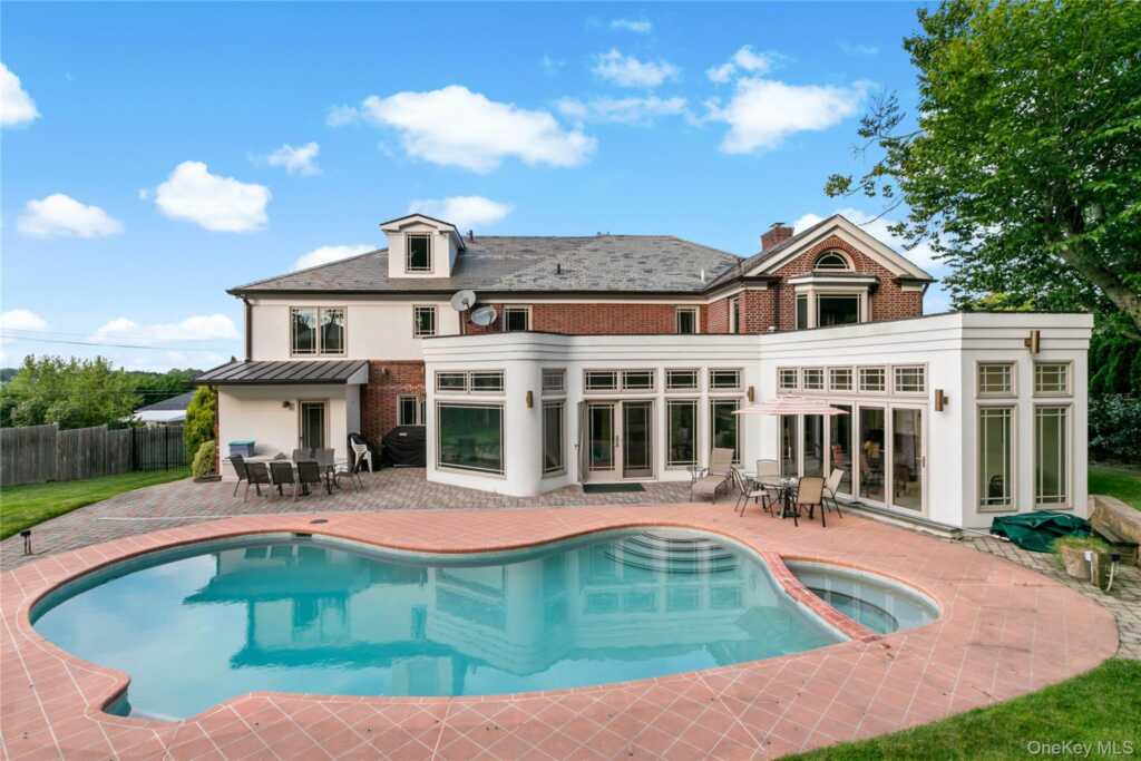 50 Echo Bay Drive, New Rochelle, NY 10805 - Photo 42 of 50
