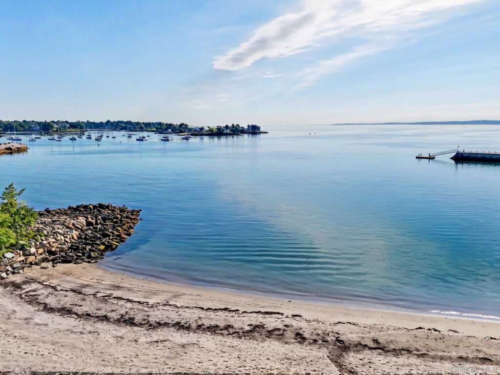 50 Echo Bay Drive, New Rochelle, NY 10805 - Photo 6 of 50