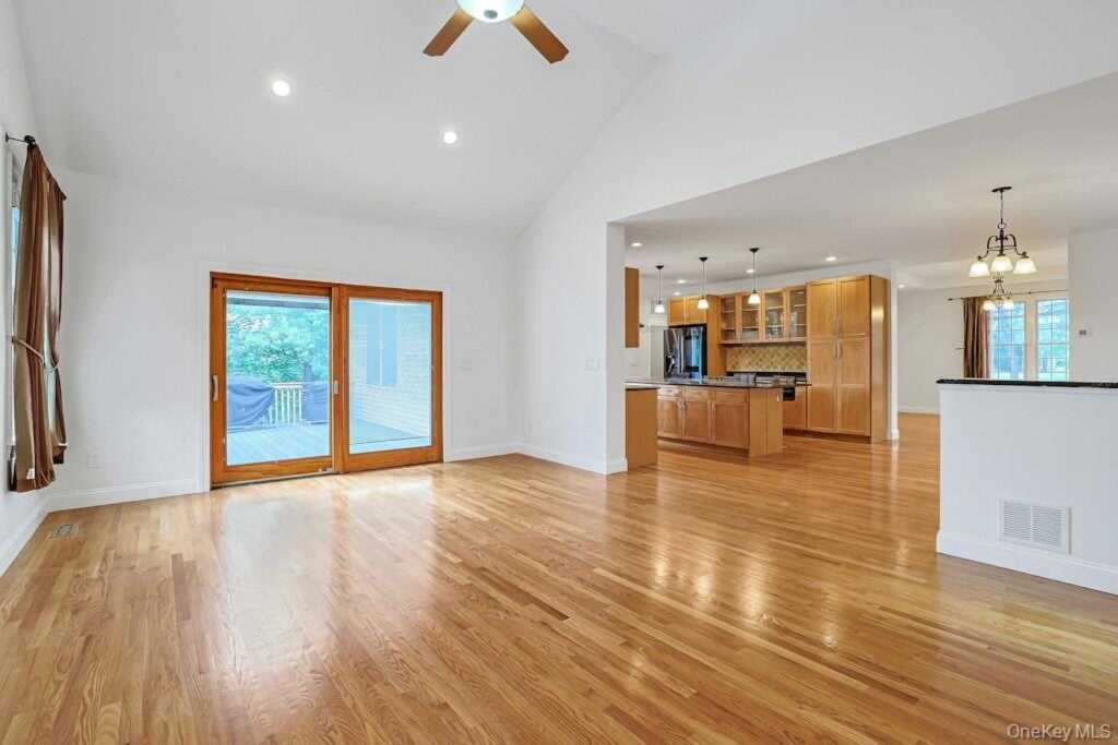 465 North Street, White Plains, NY 10605 - Photo 10 of 42