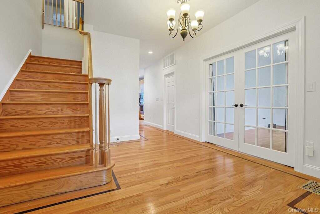 465 North Street, White Plains, NY 10605 - Photo 5 of 42