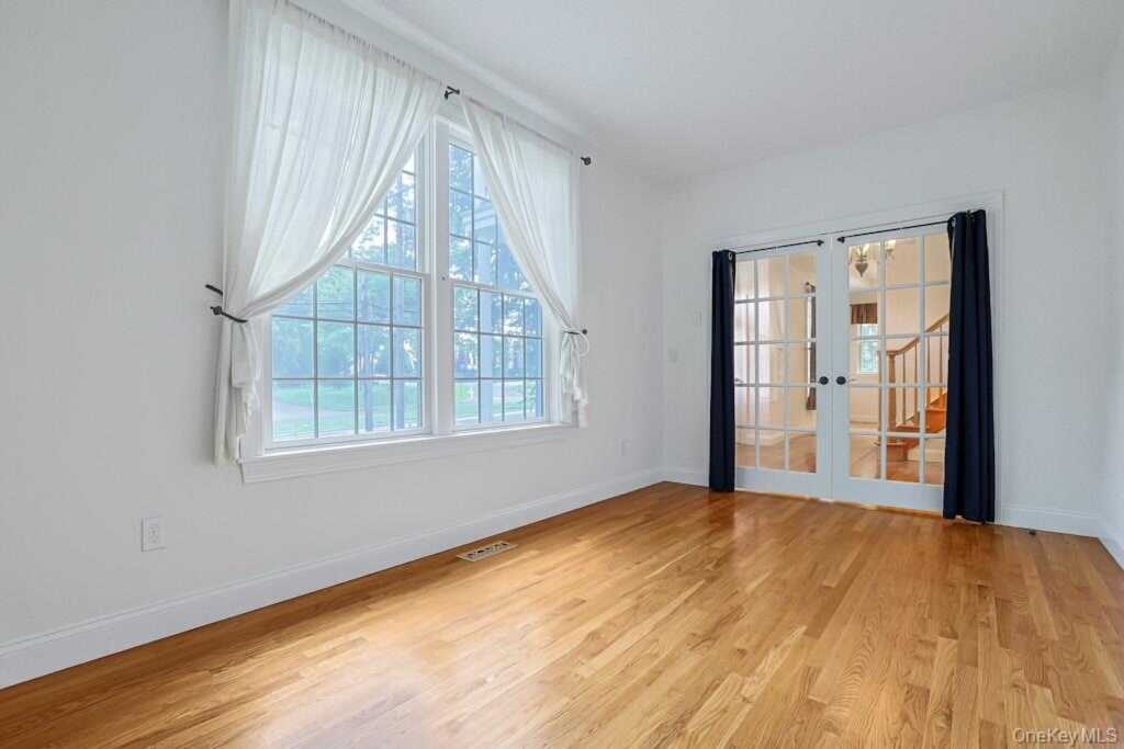 465 North Street, White Plains, NY 10605 - Photo 6 of 42