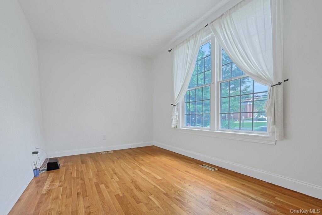 465 North Street, White Plains, NY 10605 - Photo 7 of 42