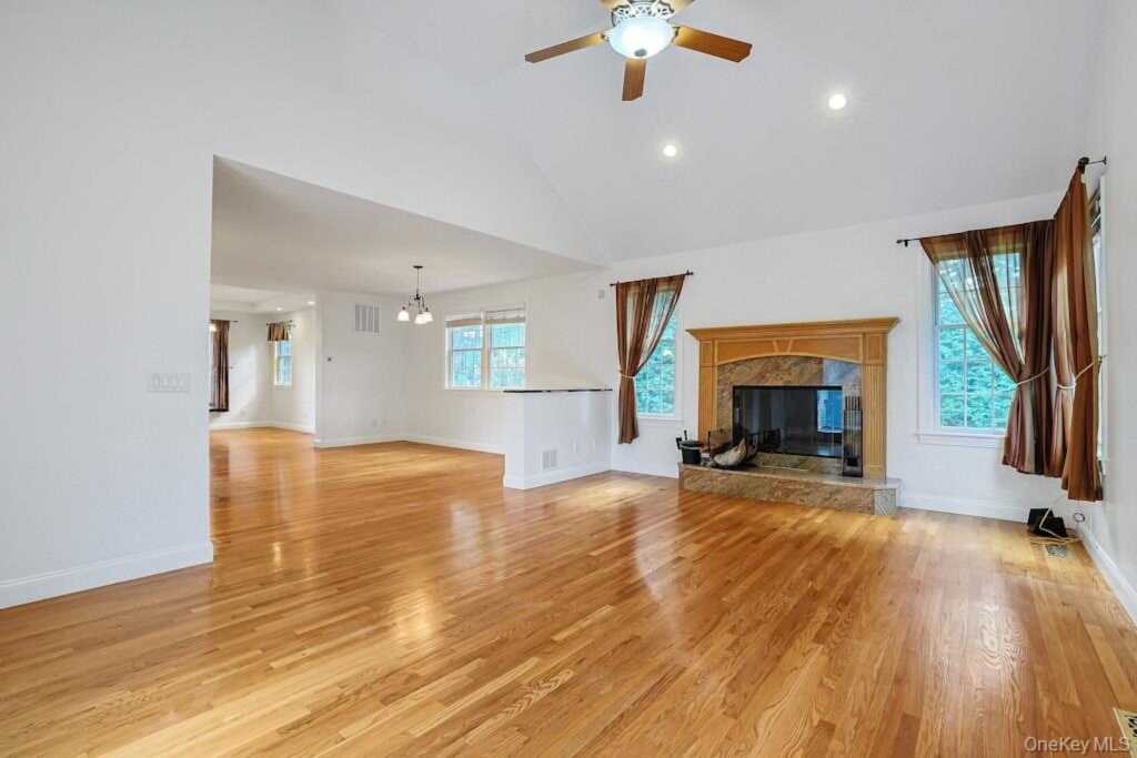 465 North Street, White Plains, NY 10605 - Photo 8 of 42