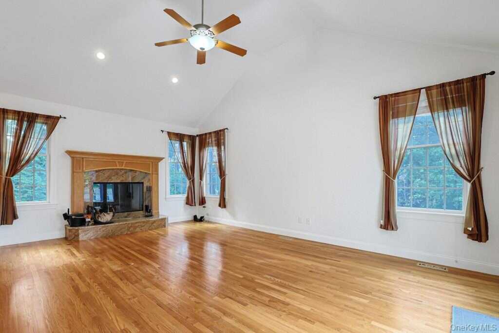 465 North Street, White Plains, NY 10605 - Photo 9 of 42