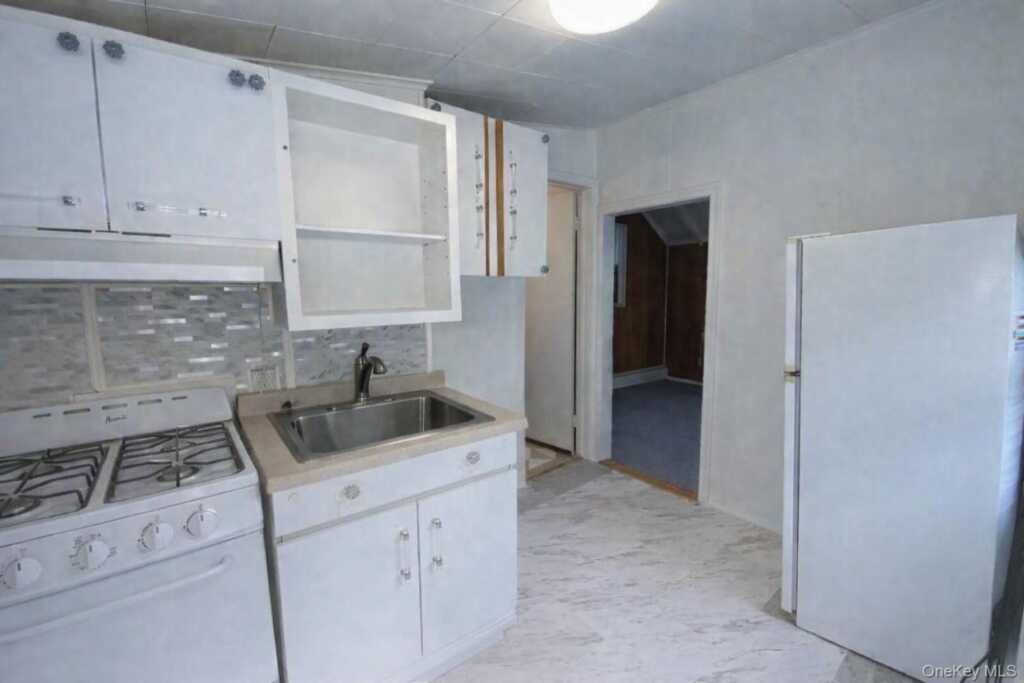 700 Route 9W, Unit #Cottage, Valley Cottage, NY 10989 - Photo 4 of 10