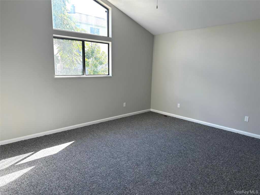 33 Roanoke Avenue, Rye, NY 10573 - Photo 5 of 12