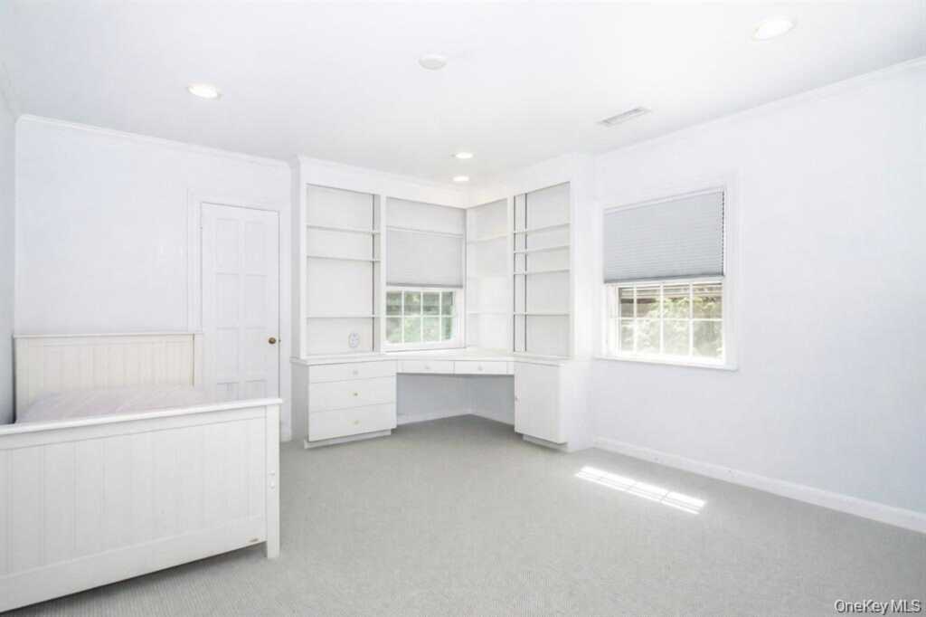 25 Jerome Avenue, New Rochelle, NY 10804 - Photo 12 of 29