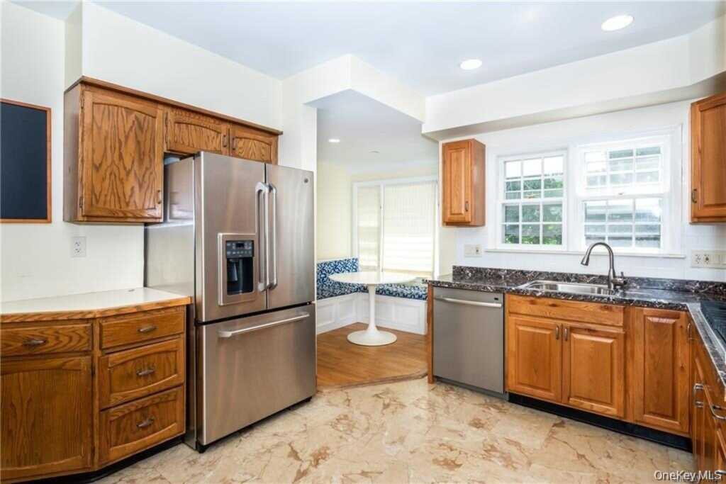 25 Jerome Avenue, New Rochelle, NY 10804 - Photo 5 of 29