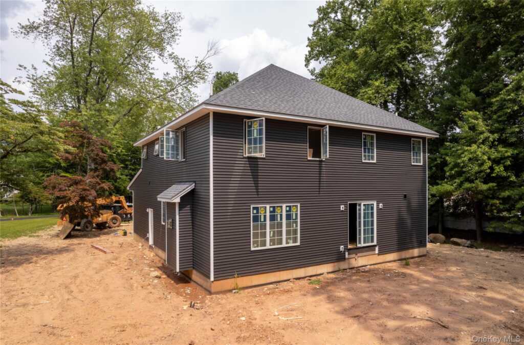 354 Holt Drive, Pearl River, NY 10965 - Photo 3 of 4