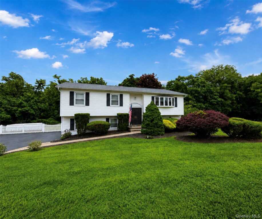 5 Pine Drive, Stony Point, NY 10980