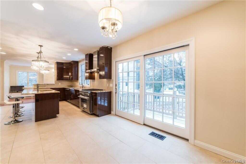 1 Elizabeth Road, New Rochelle, NY 10804 - Photo 5 of 23