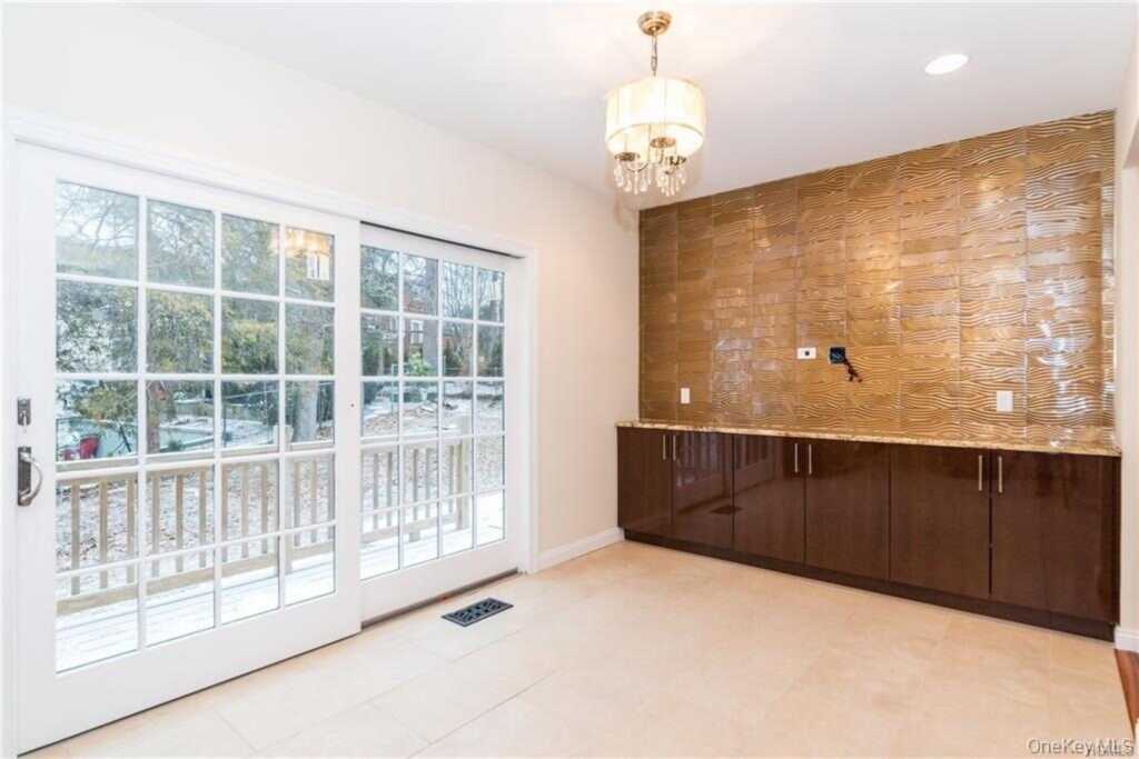 1 Elizabeth Road, New Rochelle, NY 10804 - Photo 6 of 23
