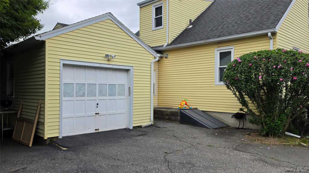 27 Haines Boulevard, Rye, NY 10573 - Photo 3 of 15