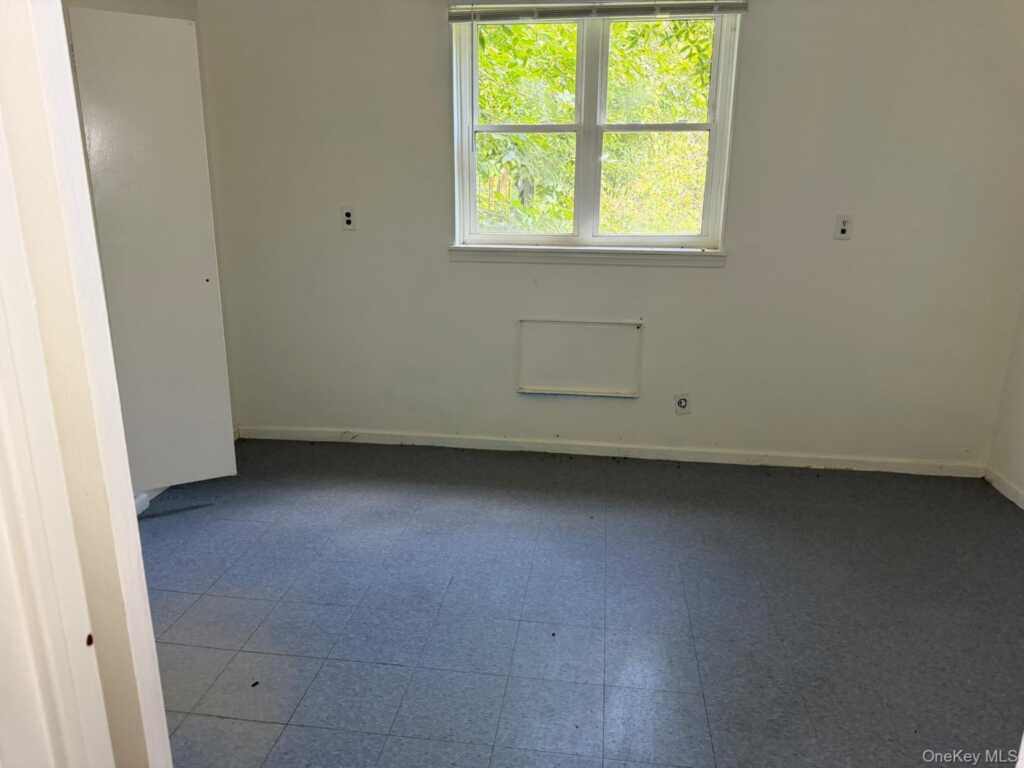 184 S Pascack Road, Nanuet, NY 10954 - Photo 34 of 48